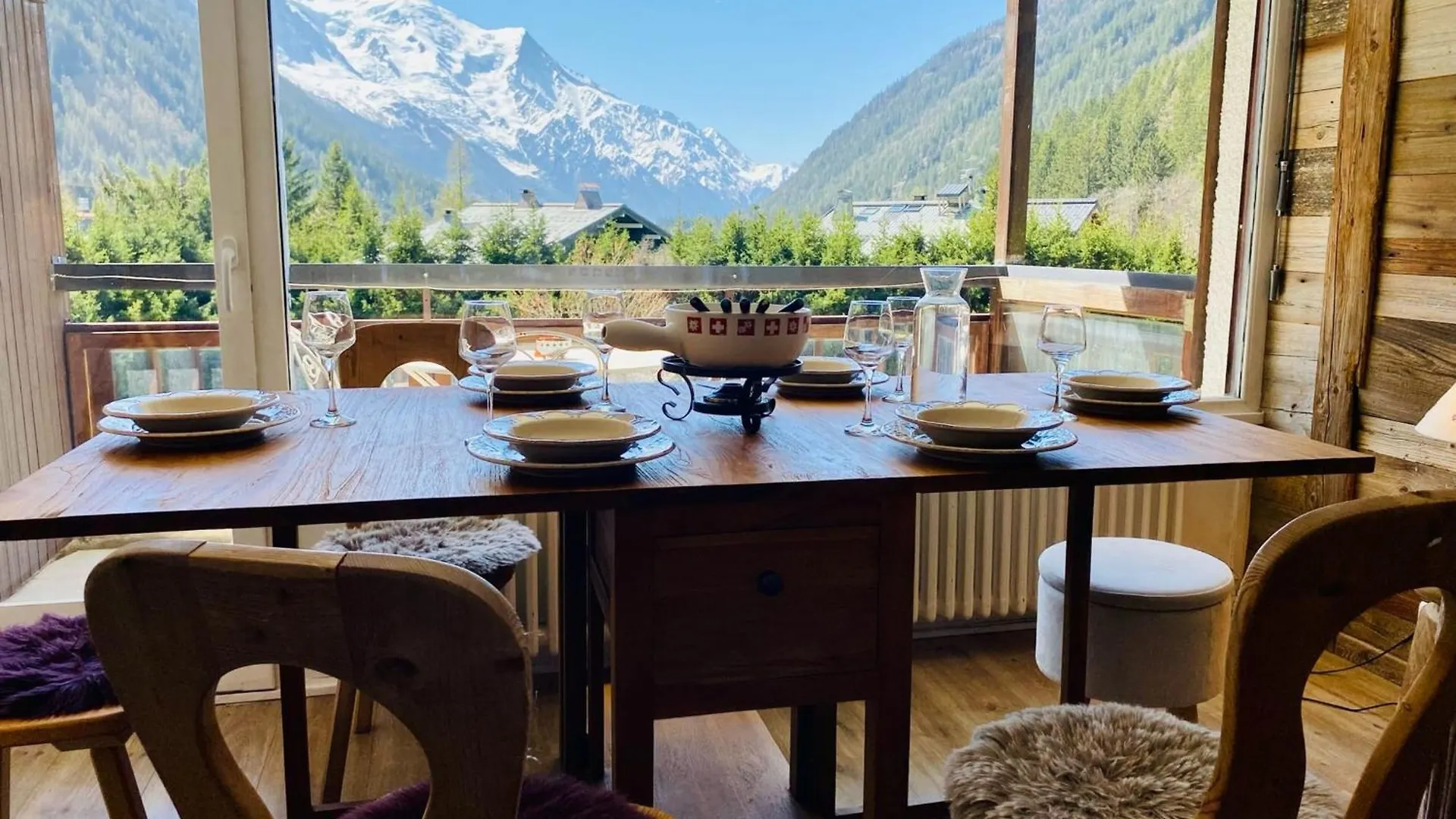 Charming Apt With Swimming Pool In Argentiere contacts